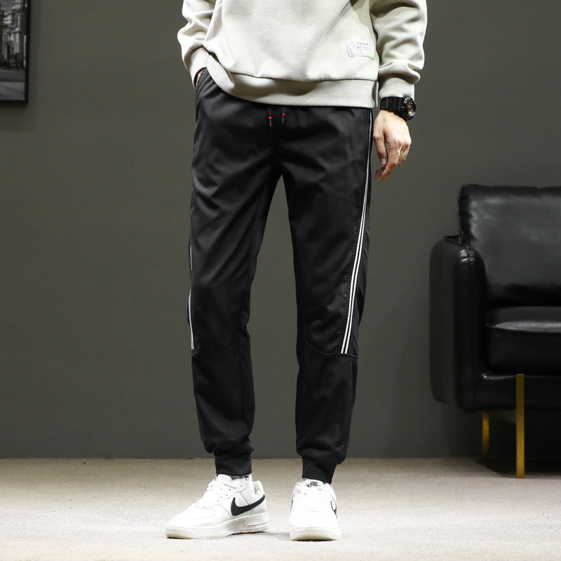 Herren Sportliche Nylon-Joggerhose mit elastischem Bund und seitlichen Kontraststreifen Echo Archiv