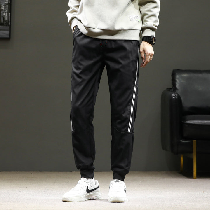 Herren Sportliche Nylon-Joggerhose mit elastischem Bund und seitlichen Kontraststreifen Echo Archiv