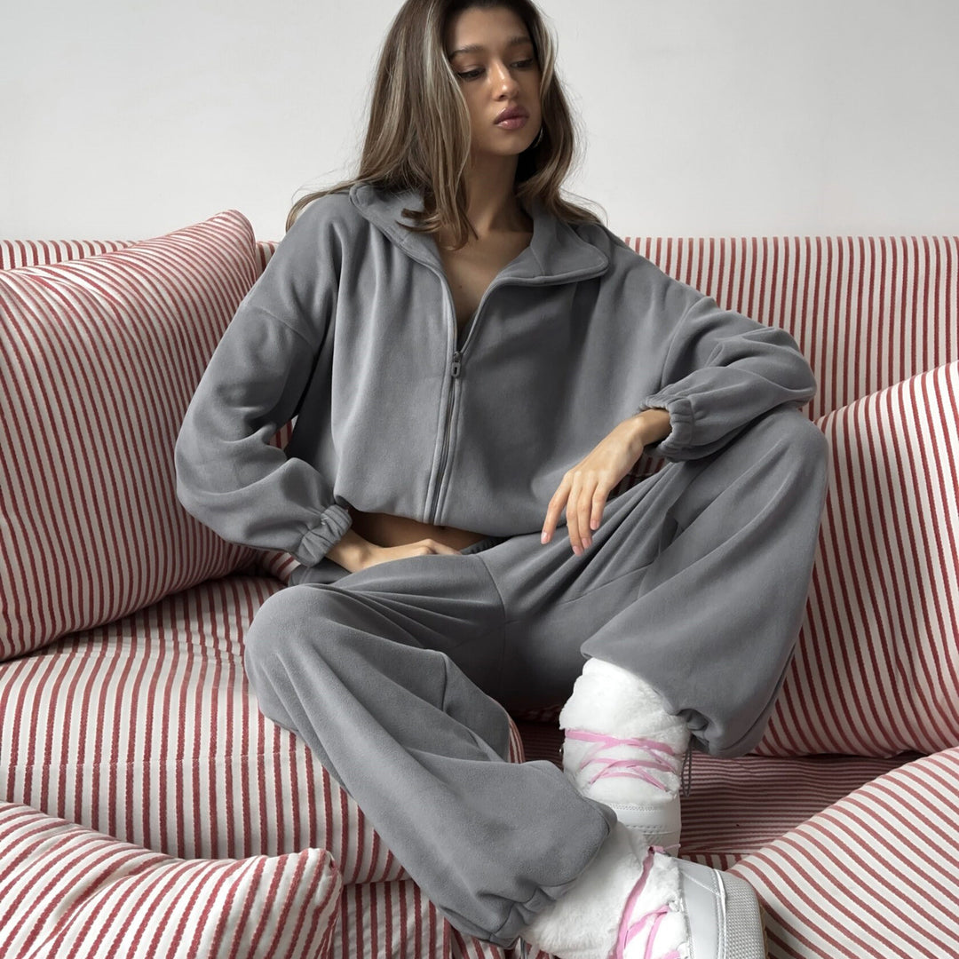Damen Kuscheliges Fleece-Set mit kurzer Reißverschlussjacke, Stehkragen und weiter Jogginghose – Avérine