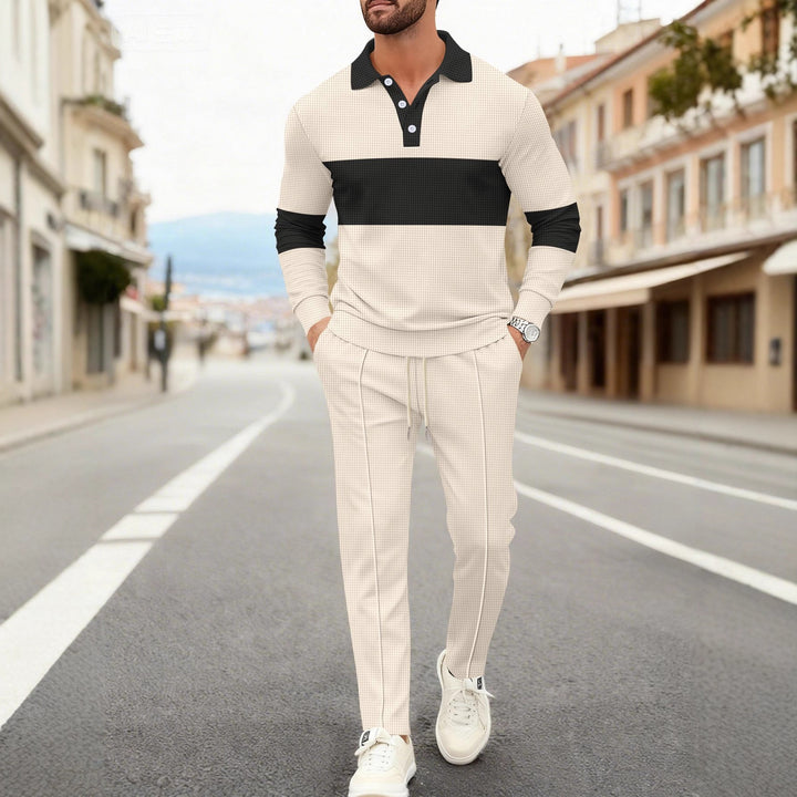 Herren sportliches Poloshirt mit eleganter Komplementär-Hose Echoarchiv
