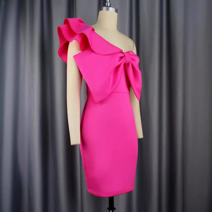 Damen figurbetontes Kleid mit großem Schleifenakzent Echo Archiv