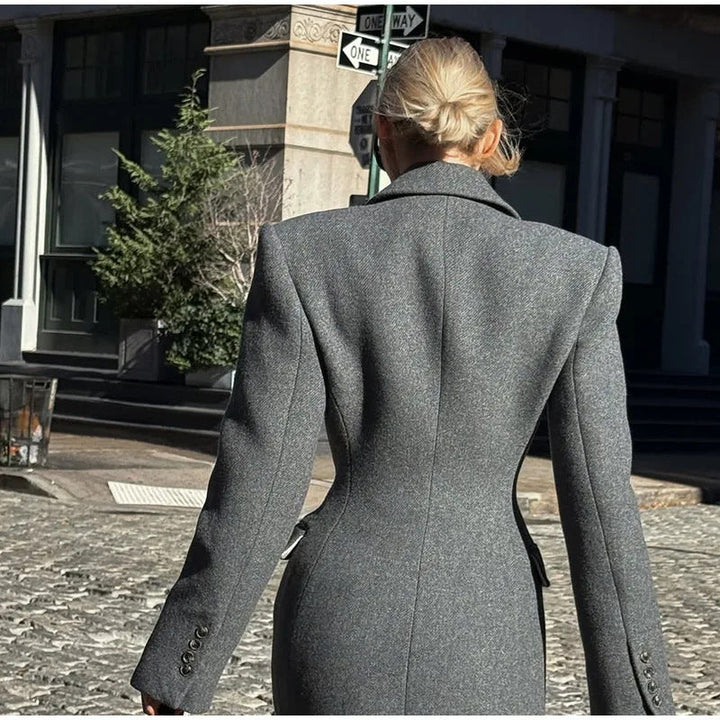 Damen Eleganter Wollmantel mit tailliertem Schnitt und langen Ärmeln Echoarchiv
