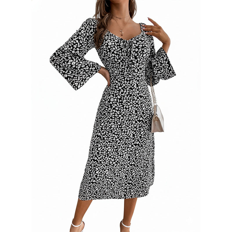 Damen Blumen-Midikleid mit taillierter Wickeloptik und ausgestellten Trompetenärmeln – Élara