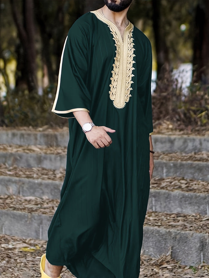 Herren traditioneller Kaftan mit kunstvollen Stickdetails Echoarchiv
