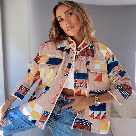 Damen nan gesteppte Patchwork-Quiltjacke mit Stehkragen und aufgesetzten Klappentaschen Echo Archiv