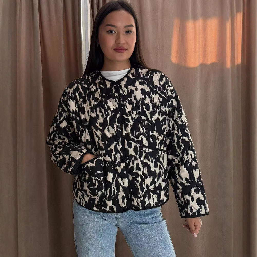 Damen Steppjacke im Oversize-Boxy-Schnitt mit rundem Halsausschnitt und abstraktem Animal-Print Echo Archiv