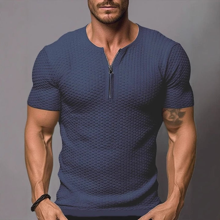 Herren Kurzarmshirt mit strukturiertem Gewebe und halbem Reißverschluss Echoarchiv