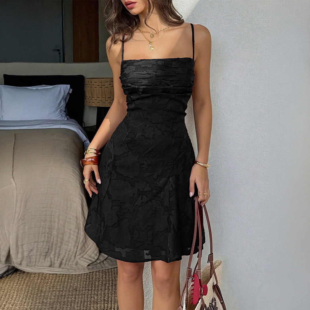 Damenkleid mit verführerischem Rückenausschnitt und Blumenmuster – Echo Archiv