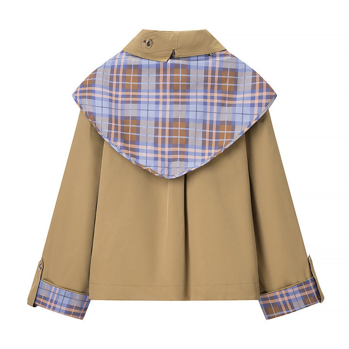 Damen Kurze Jacke mit abnehmbarem Karotuchkragen und bestickter Aufsatztasche Echoarchiv