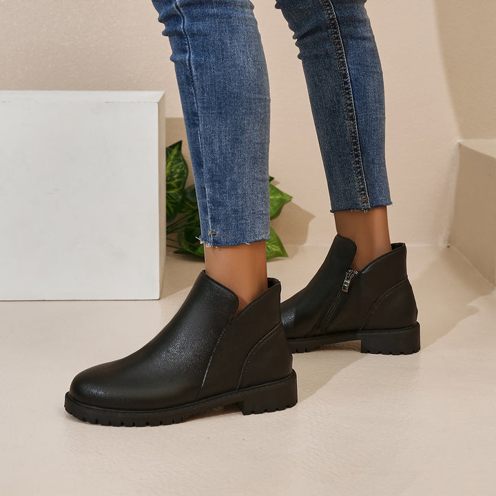 Damen kurze Stiefeletten mit profilierter Gummilaufsohle und seitlichem Reißverschluss – Varelle