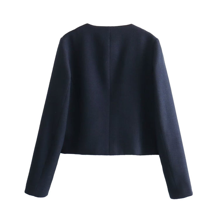 Damen kurz geschnittene Bouclé-Tweedjacke mit Rundhalsausschnitt Zierknopfdetails und aufgesetzten Pattentaschen – Célinea