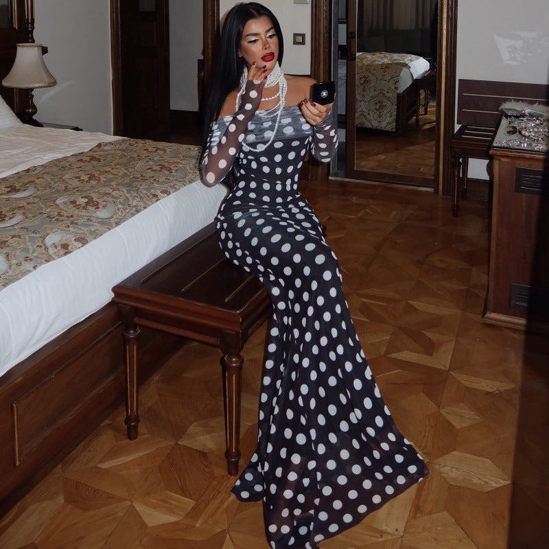 Damen Elegantes Maxikleid mit schulterfreiem Design und Punkten Echo Archiv