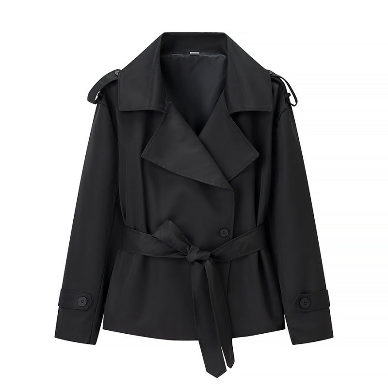 Damen 50+ kurzer Taillen-Trenchblazer mit Bindegürtel und weitem Revers Echo Archiv