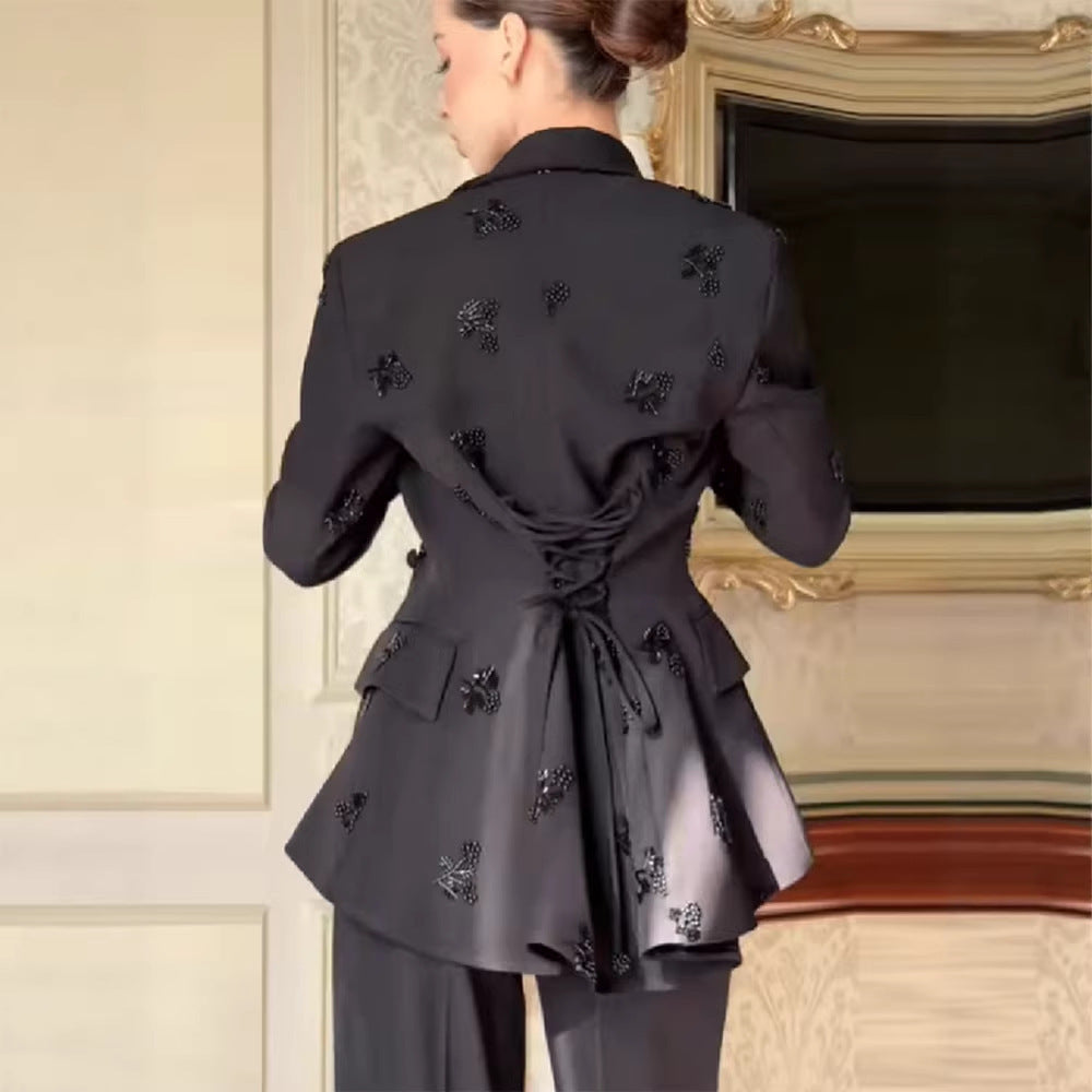 Damen Tailliertes Blazer-Set mit Schößchen und weitem Marlene-Hosenanzug Echo Archiv