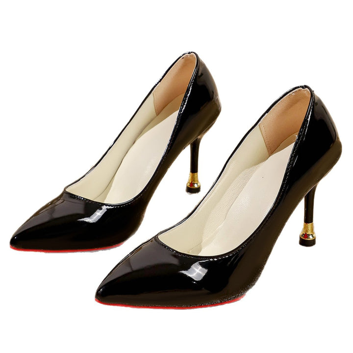 Damen Lack-Pumps mit spitzer Kappe, schmalem Stiletto und goldener Absatzapplikation – Lioré