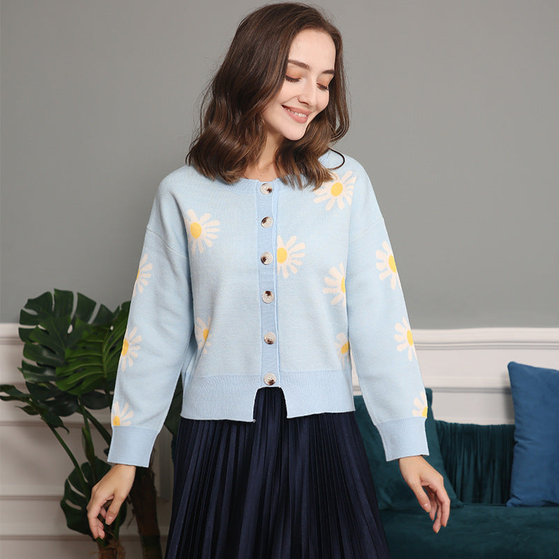 Damen Oversize-Strickcardigan mit Blumenapplikation, Perlmuttknöpfen und Wellensaum Echo Archiv