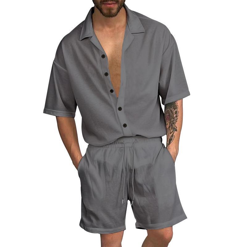 Herren Freizeit-Set mit lässigem Kurzarmhemd und elastischen Shorts Echoarchiv