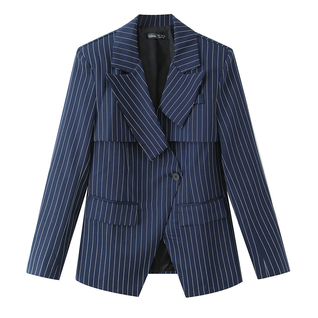Damen Taillierter Nadelstreifen-Blazer mit asymmetrischem Revers und Pattentaschen Echo Archiv