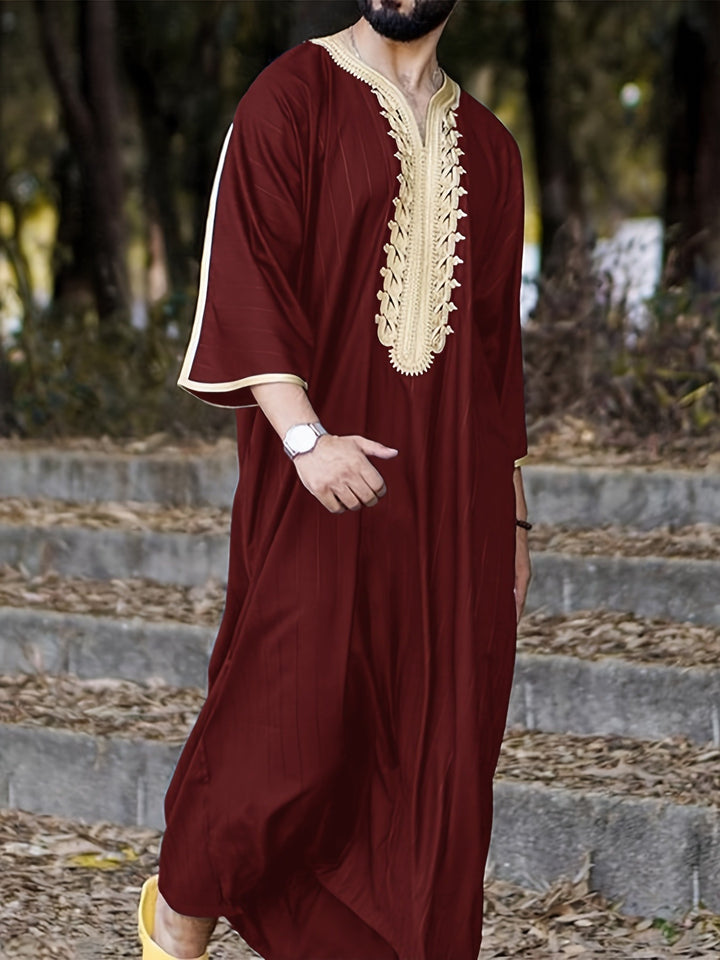 Herren traditioneller Kaftan mit kunstvollen Stickdetails Echoarchiv