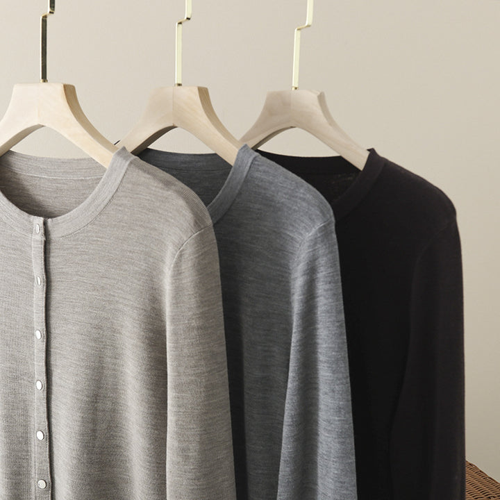 Damen Leichter Feinstrick-Cardigan mit Rundhals, Slim-Passform und dezenter Knopfleiste Echo Archiv