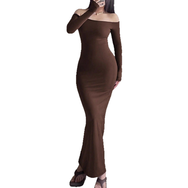 Damen Etuikleid mit schulterfreier, eleganter Silhouette Echo Archiv