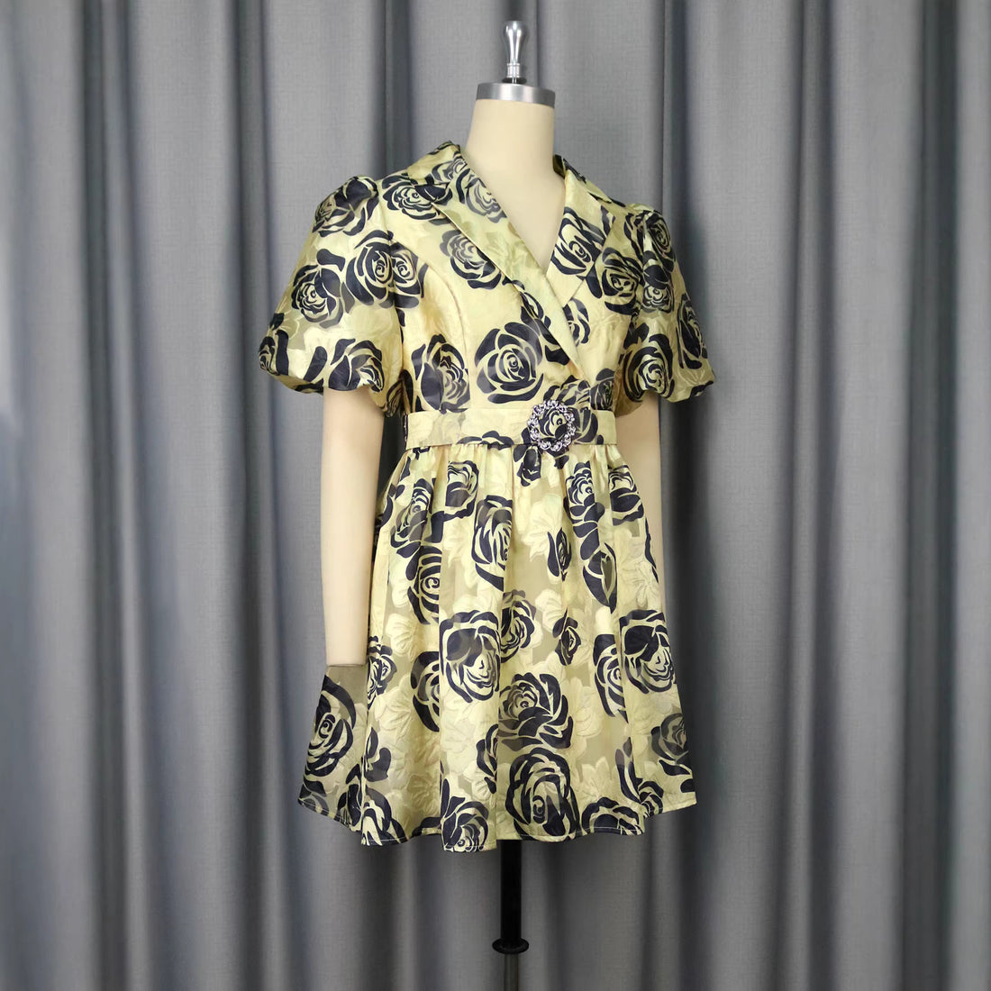 Damen Blumenmuster Minikleid mit tailliertem Gürtel – Élara