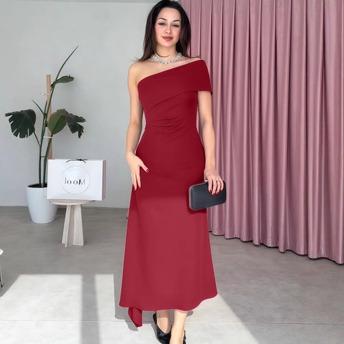 Damen Elegantes Maxikleid mit asymmetrischem Ausschnitt und raffiniertem Träger Echo Archiv