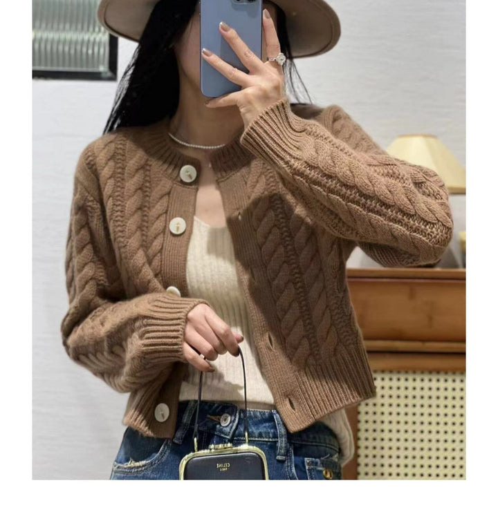 Damen Kurzer Zopfstrick‑Cardigan mit breitem Rippsaum und großen Knöpfen Echoarchiv