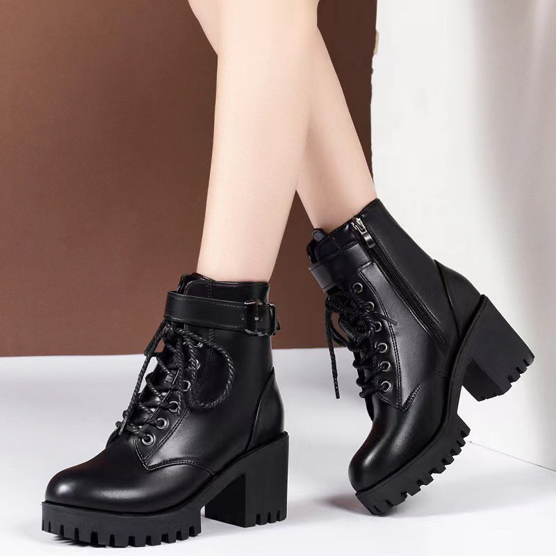 Damen nan Plateau-Schnürstiefelette aus Kunstleder mit profilierter Gummisohle und verstellbarem Schnallenriemen Echo Archiv