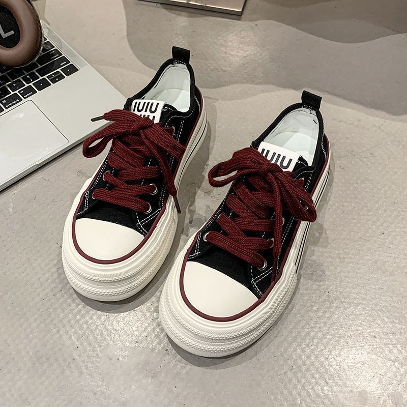 Damen Canvas Sneakers mit kontrastierenden Details und bequemen Schnürsenkeln Echo Archiv