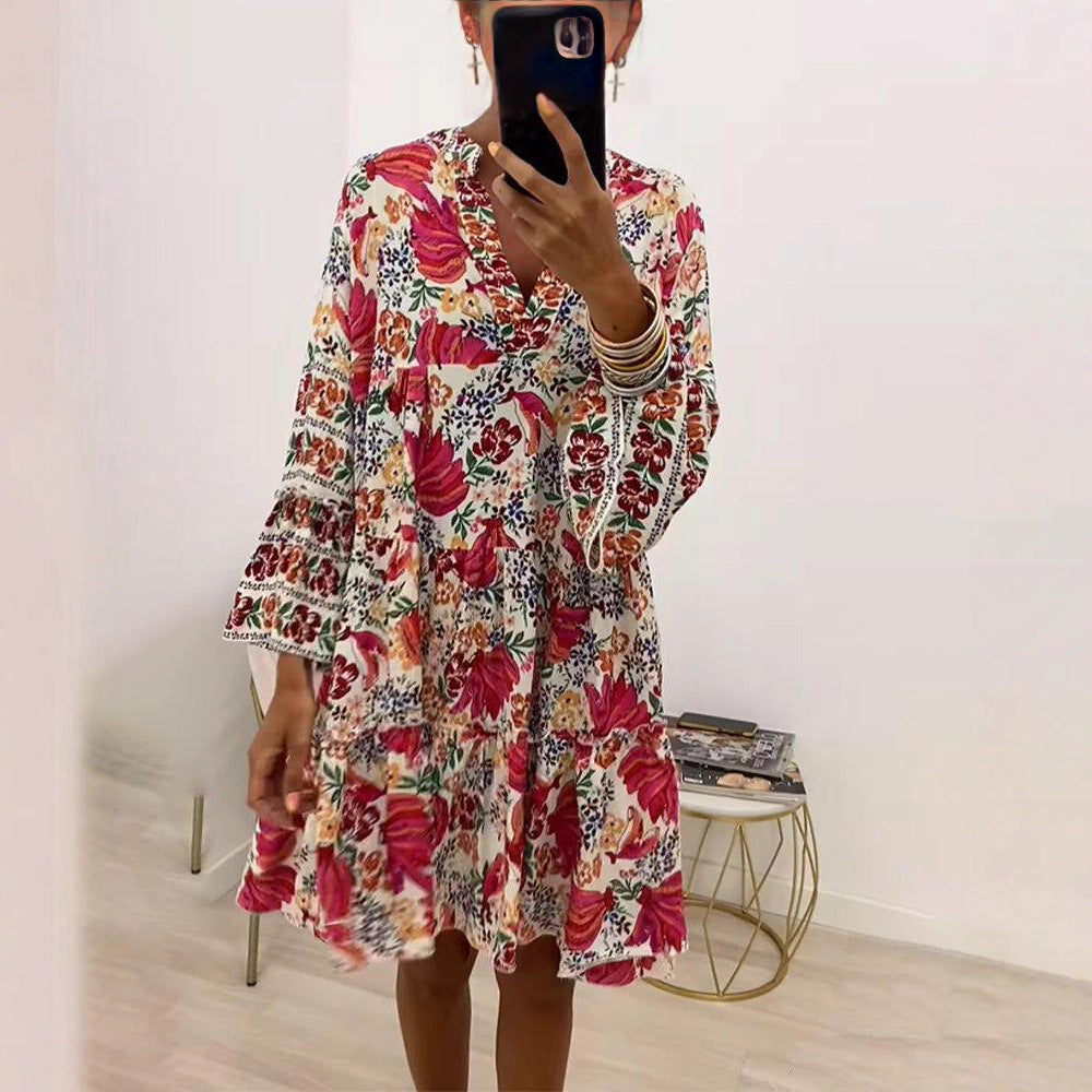 Damen nan florales Volant-Minikleid im Boho‑Stil mit V‑Ausschnitt und stufiger Silhouette Echo Archiv