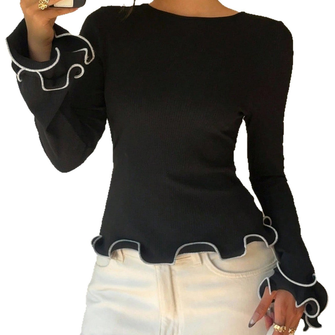 Damen Figurbetontes Langarmshirt mit Volantärmeln und welligem Saum – Avérine