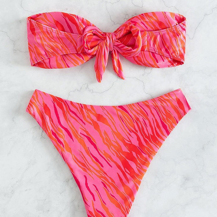 Damen Bandeau-Bikini mit elastischem Wickeldesign und hohem Beinausschnitt Echo Archiv