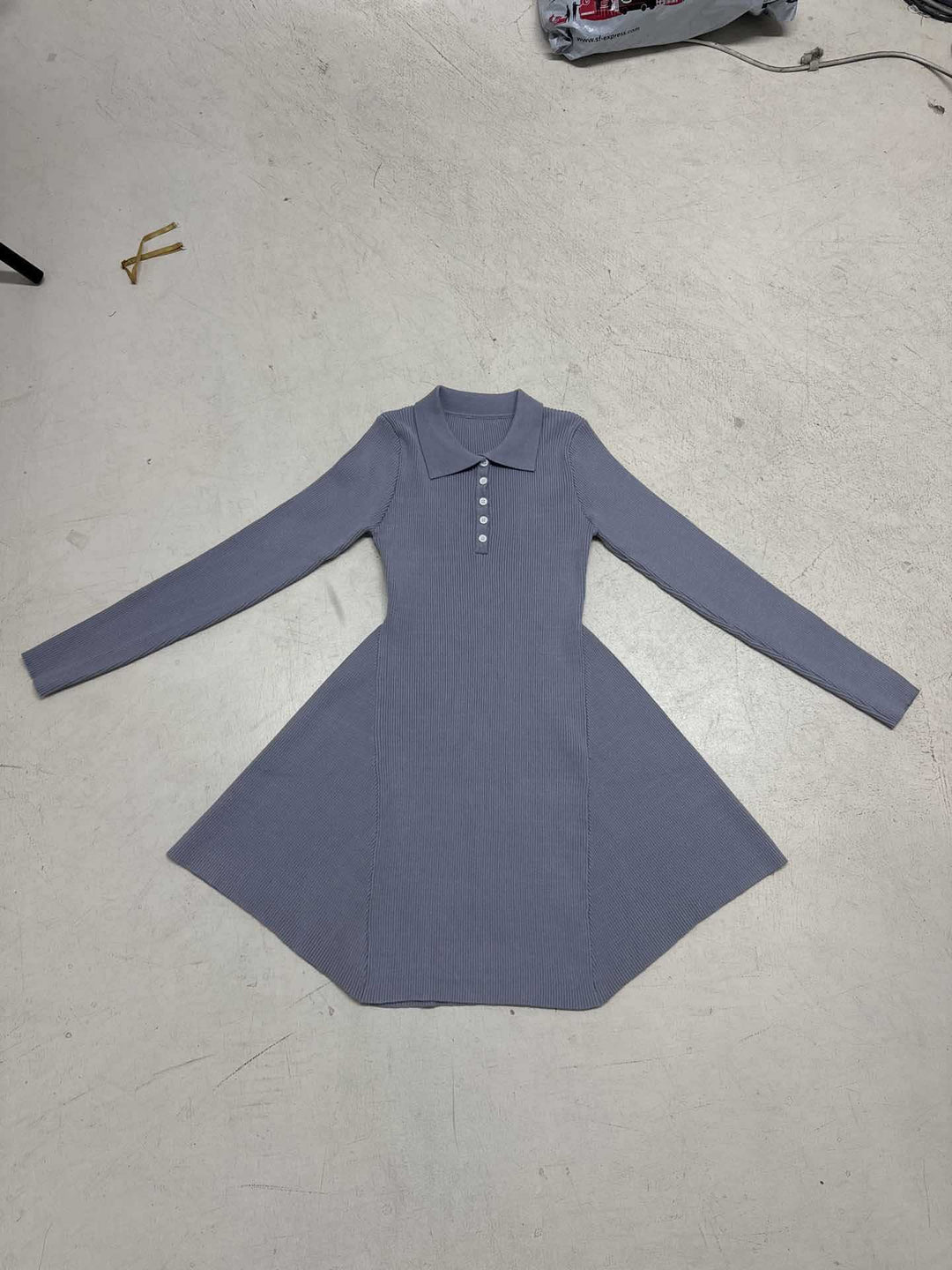 Damen nan geripptes Polokleid mit taillierter Miederform und ausgestelltem Volantrock Echo Archiv