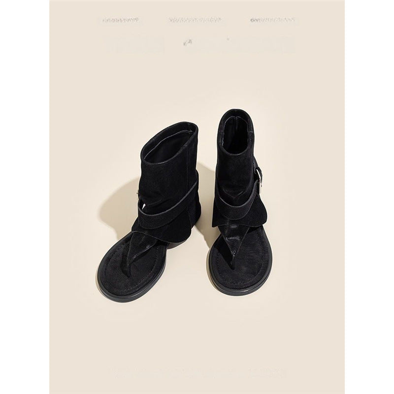 Damen Ankle-Cuff Zehensteg-Sandale mit weitem Schaft und verstellbarem Schnallenriemen – Sorelia