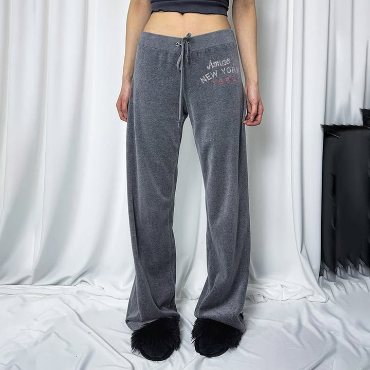 Damen nan weite Velours-Loungehose mit Tunnelzugbund, Kordelzug und dezenter Logo-Stickerei Echo Archiv