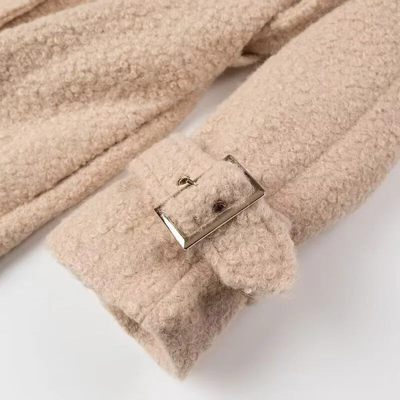 Damen langer Teddy-Mantel mit Schalkragen, Taillengürtel und Schnallenmanschetten – Montévia