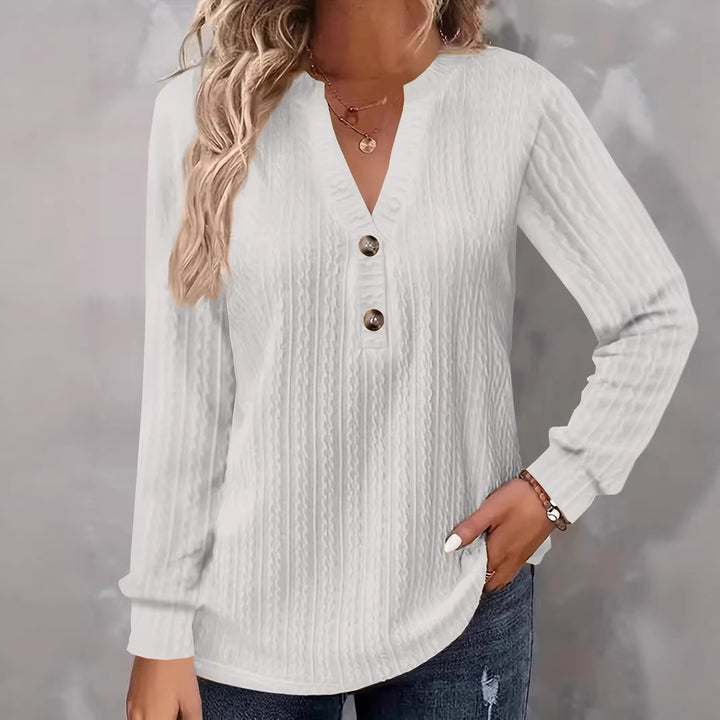 Damen Strukturiertes V‑Neck Langarmshirt mit Zierknopfleiste – Avérine