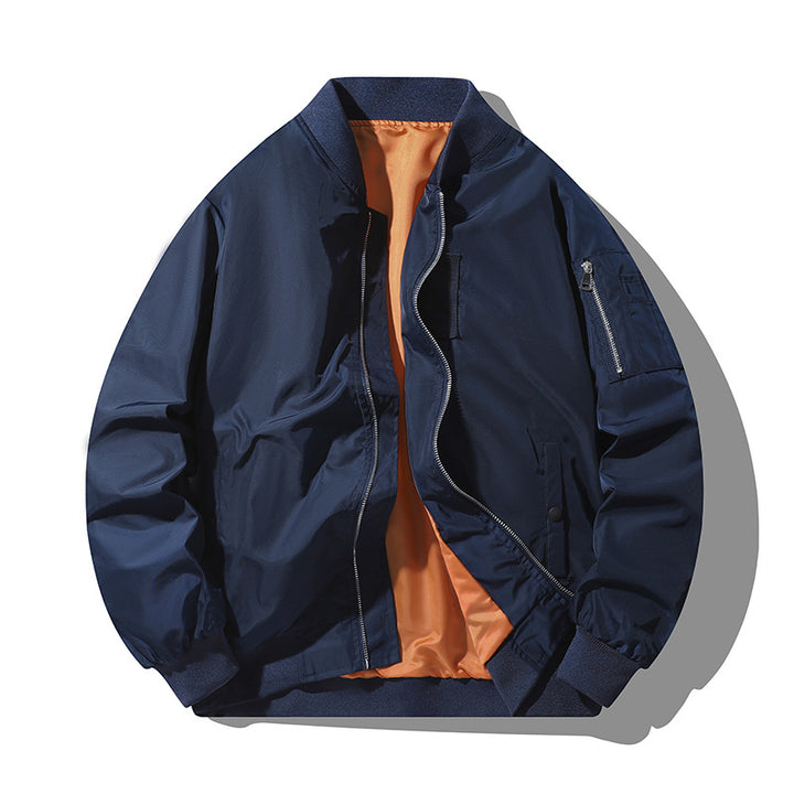 Herren Bomberjacke im Fliegerstil mit kontrastiertem Innenfutter, wasserabweisendem Nylon & Utility-Ärmeltasche Echoarchiv