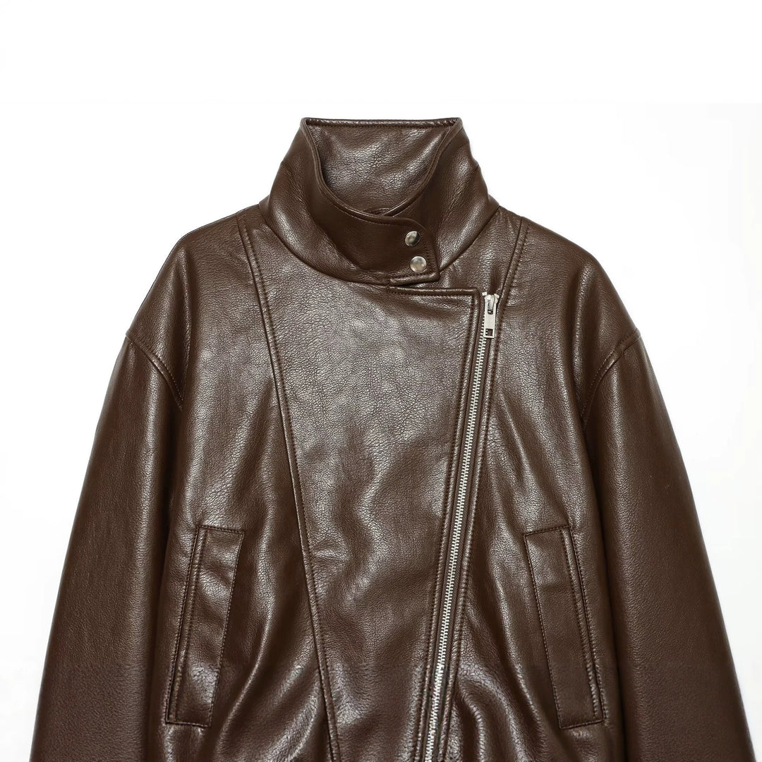 Damen Kurze Kunstleder-Bikerjacke mit Stehkragen, asymmetrischem Reißverschluss und elastischem Saum Echo Archiv