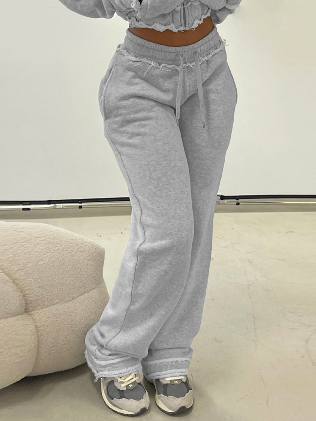 Damen nan taillierte Cropped-Kapuzenjacke mit durchgehendem Reißverschluss, elastischem Abschlussbund und dekorativem College-Print Echo Archiv