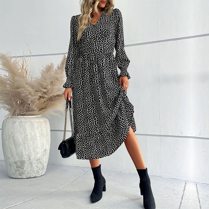 Damen Midikleid in Wickeloptik mit V-Ausschnitt, geraffter Taille und Volantstufe Echoarchiv