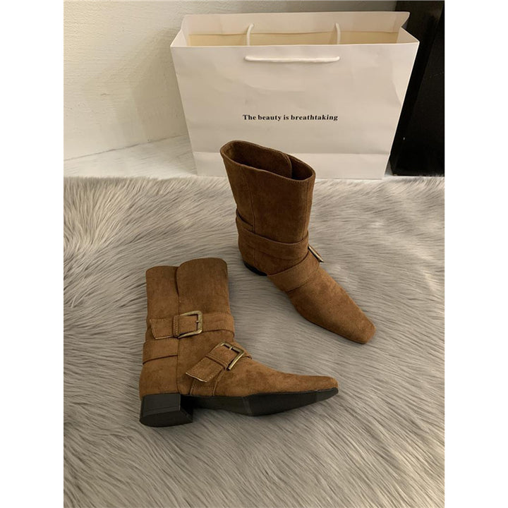 Damen Biker-inspirierte Mid-Boots aus Velourslederoptik mit spitzer Kappe und verstellbaren Gürtelschnallen – Lioré