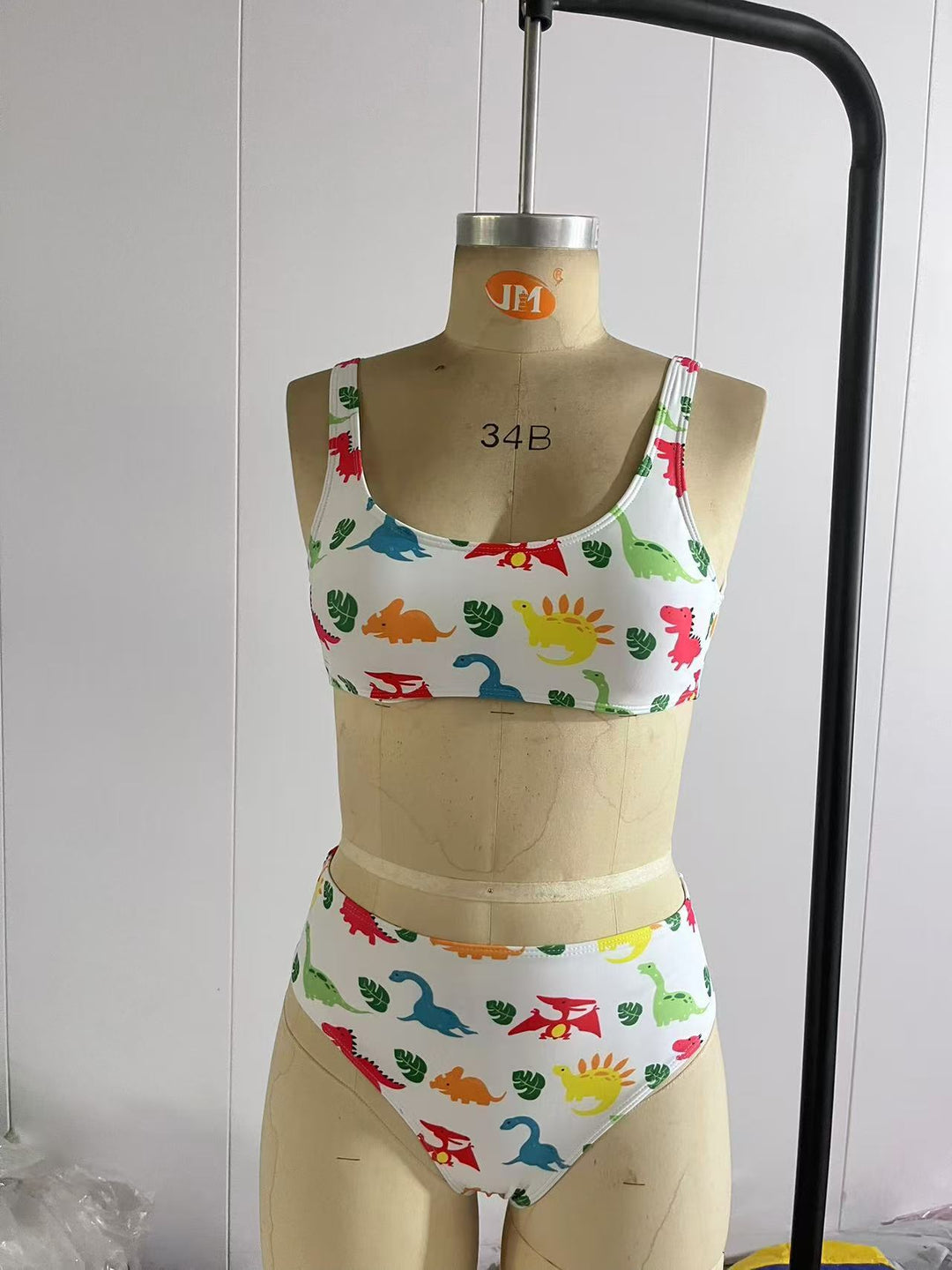 Damen Sport-Bikini mit verspieltem Dinosaurier-Muster Echo Archiv