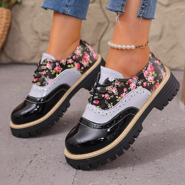 Damen Budapester-Schnürschuh mit floralem Print Lacklederbesatz und grober Profilsohle Echo Archiv