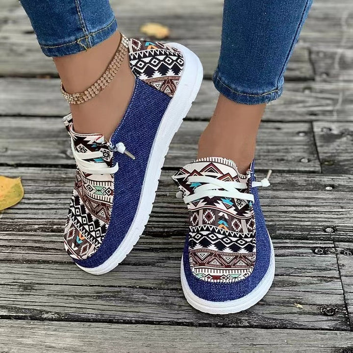 Damen Aztekische Slip-On Sneakers mit Strickoberteil und Mokassin-Naht – Névara