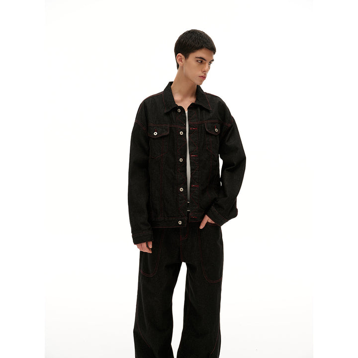 Herren Boxy‑Denimjacke mit roten Kontrastnähten und Metallknöpfen Echoarchiv