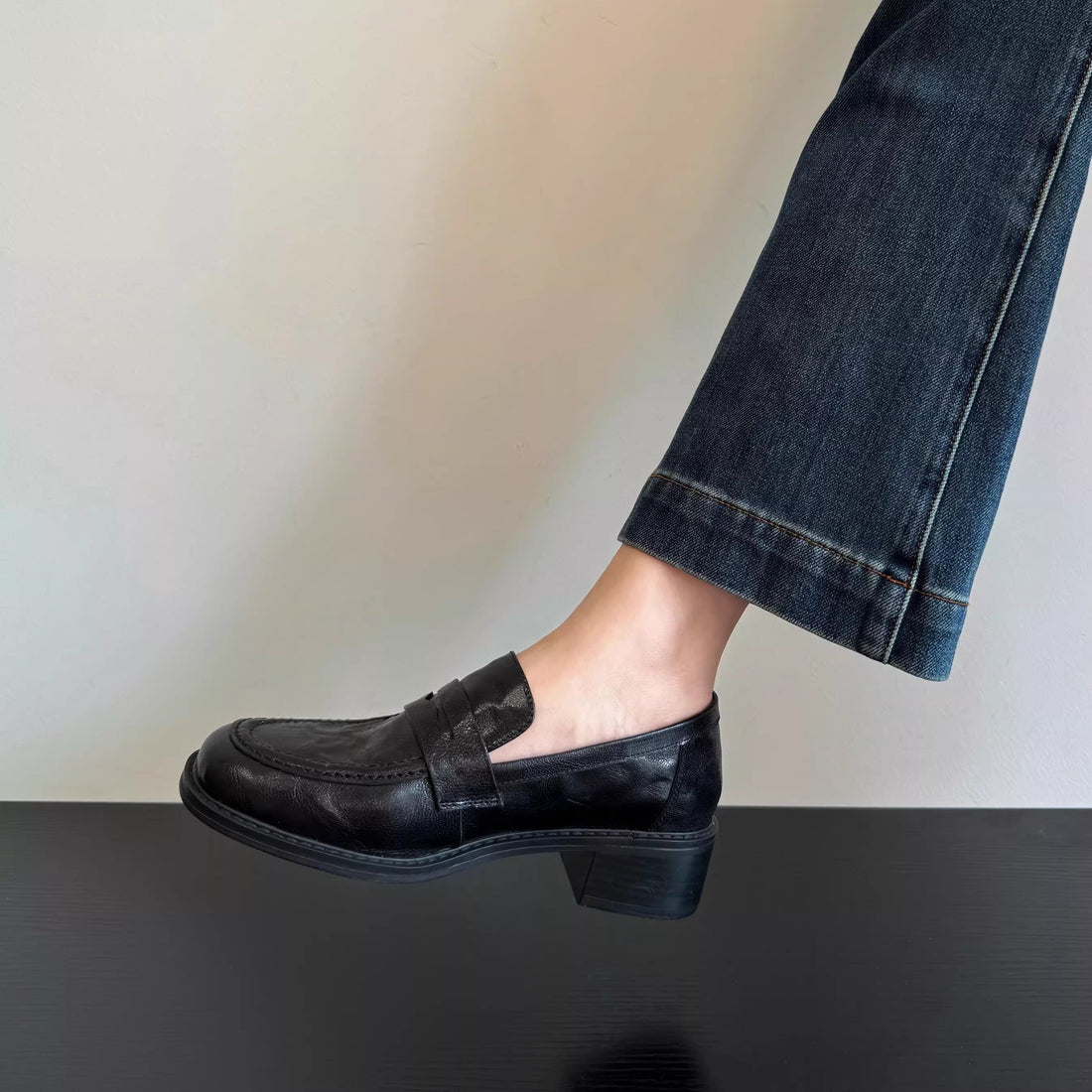 Damen Leder-Pennyloafer mit Mokassin-Naht und profilierter Laufsohle Echo Archiv