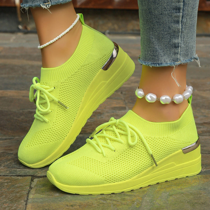 Damen bequeme Sport-Sneaker mit atmungsaktivem Obermaterial und eleganter Plateausohle Echoarchiv