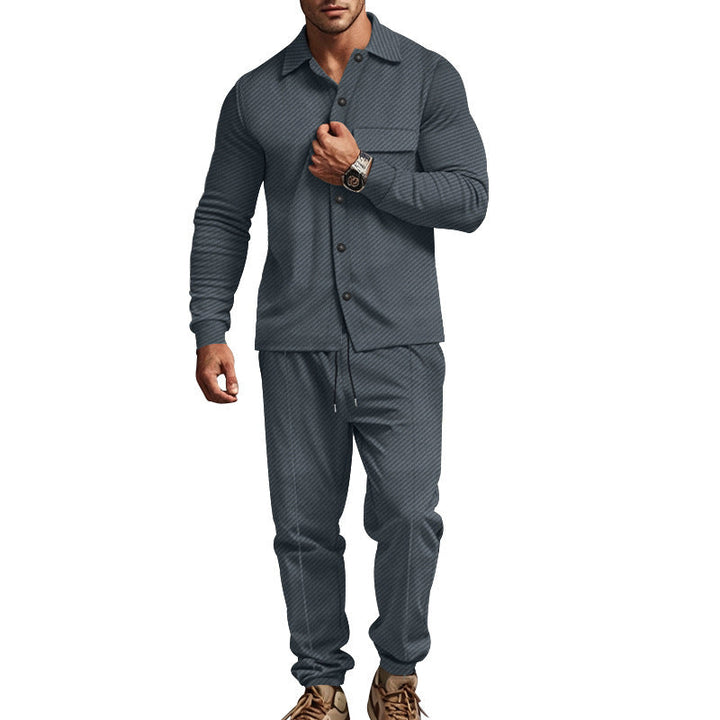 Herren lässige Schlafanzug-Kombination mit eleganten Knopfdetails Echoarchiv